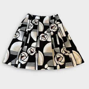 White House Black Market - Pleated Black Geometric Print Flowers Size 0